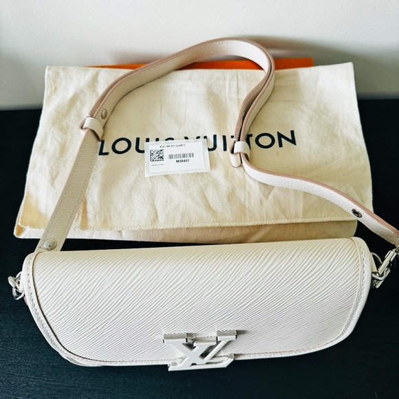 Louis Vuitton Buci crossbody - Picture 16 of 16